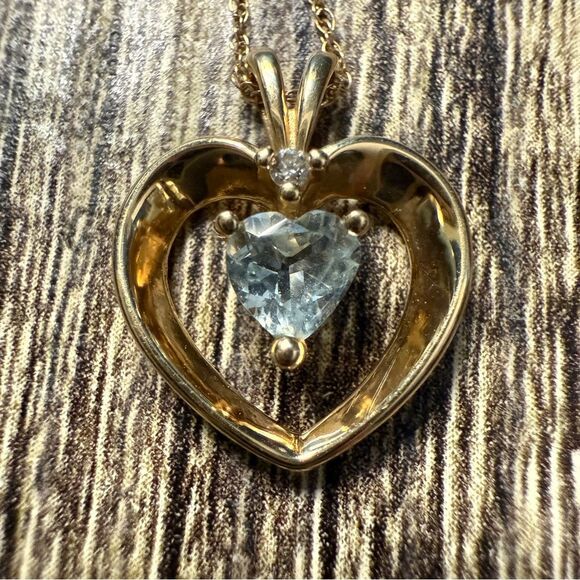 14K Yellow Gold Heart Necklace - Picture 1 of 10